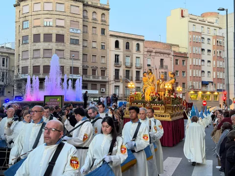 La Processó del Sant Enterrament desfila pels carrers de Lleida