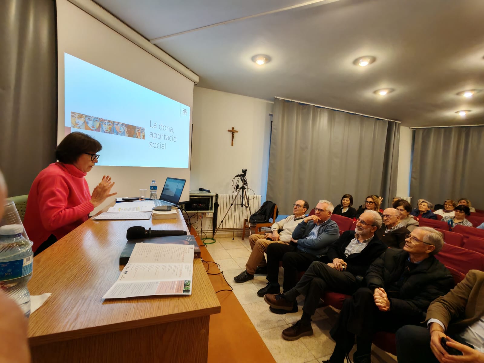 Antonieta Mateus reflexiona sobre l’aportació social de la dona en una conferència a l’IREL