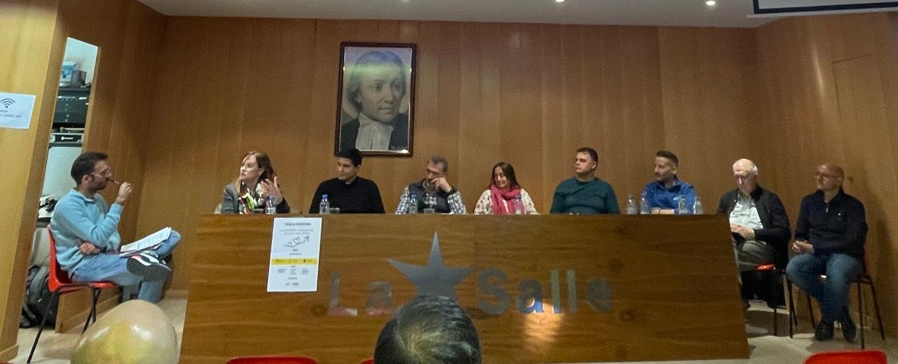 Mn. Joshua Carrillo exposa el seu testimoni en una taula rodona a La Salle de Mollerussa
